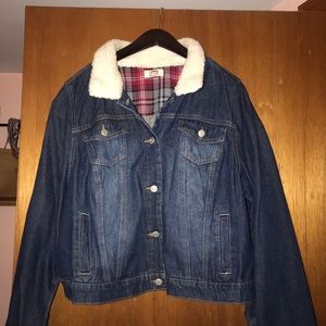 Denim jacket with sheepskin collar